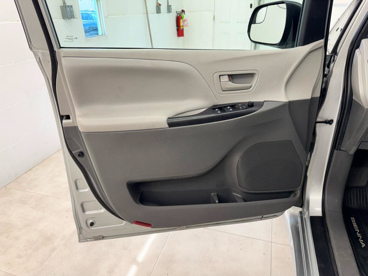 Used 2020 Toyota Sienna L FWD image 8