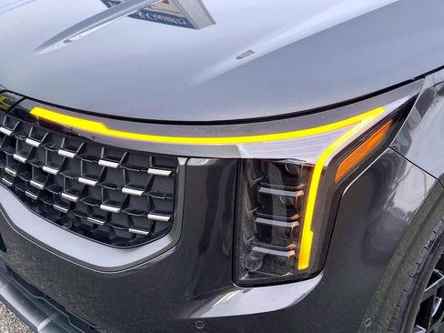 Used 2025 Kia Carnival SX Prestige image 8