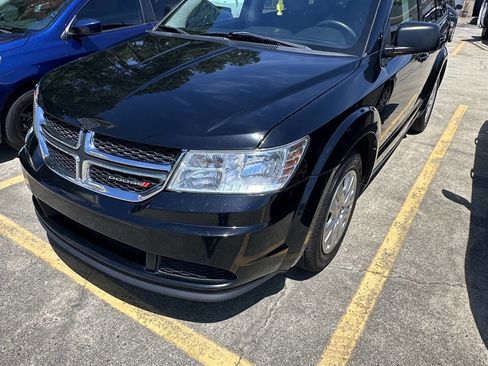 Used 2017 Dodge Journey SE w/ Flexible Seating Group image 1