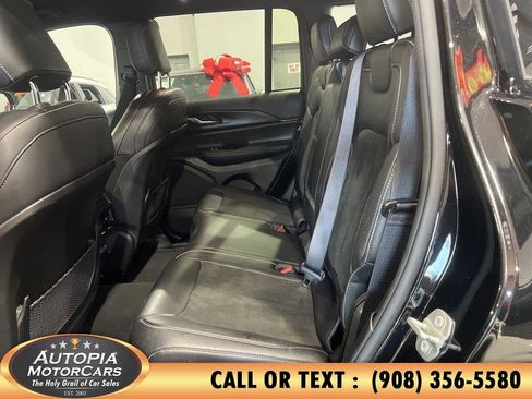 Used 2023 Jeep Grand Cherokee Altitude image 15