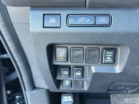 Used 2025 Nissan Frontier SL image 14