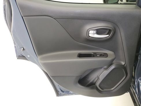 Used 2023 Jeep Renegade Latitude AWD/4WD image 14