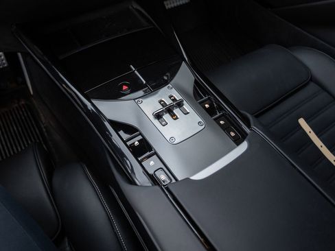 Used 2025 Ferrari Purosangue AWD/4WD image 34
