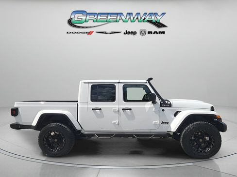 Used 2025 Jeep Gladiator Sport AWD/4WD image 4