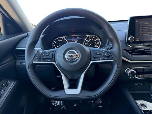 Used 2022 Nissan Altima 2.5 SV FWD image 12
