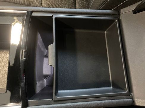 Used 2025 Chevrolet Traverse LT FWD image 31