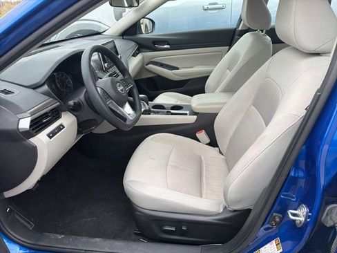 Used 2025 Nissan Altima 2.5 SV FWD image 4