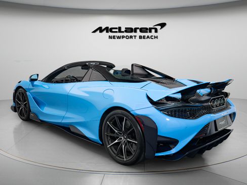 Used 2022 McLaren 765LT RWD image 5