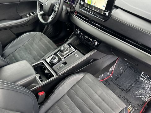 Used 2024 Mitsubishi Outlander Ralliart image 17