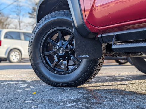 Used 2017 Toyota Tacoma SR image 6