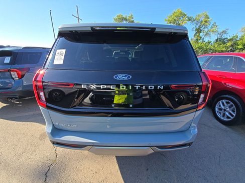 Used 2025 Ford Expedition Platinum w/ Platinum Ultimate Package AWD/4WD image 7