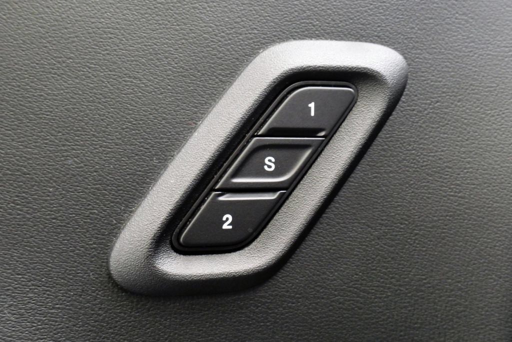 Used 2022 Dodge Challenger R/T Scat Pack RWD image 16
