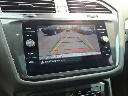 Used 2024 Volkswagen Tiguan SE w/ Panoramic Sunroof Package AWD/4WD image 29