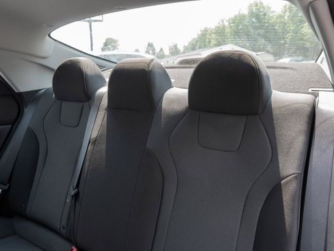 Used 2023 Hyundai Elantra SE FWD image 19