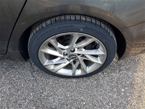 Used 2022 Genesis G70 2.0T image 7