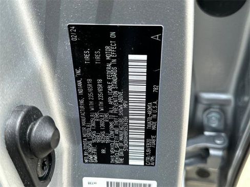 Certified 2024 Toyota Highlander XLE image 36