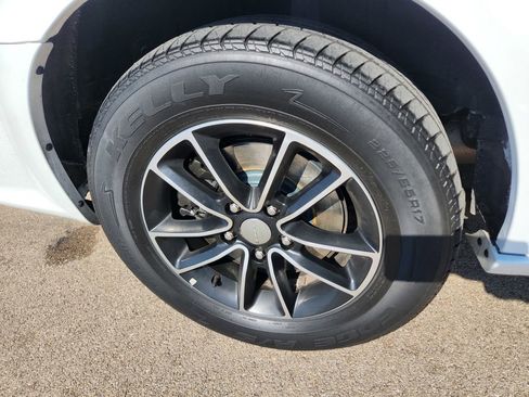 Used 2017 Dodge Grand Caravan GT image 47