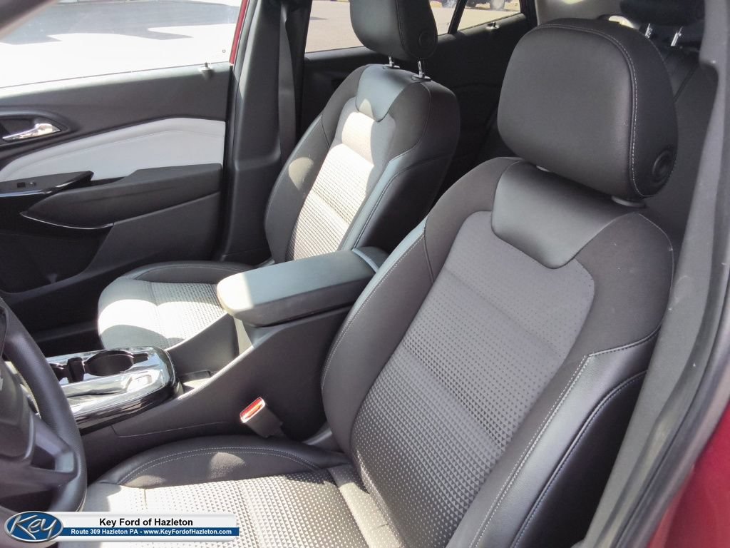 Used 2025 Chevrolet Trax LT FWD image 22