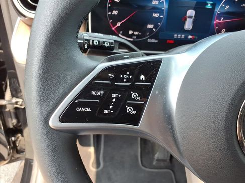 Used 2025 Mercedes-Benz GLC 300 4MATIC image 15