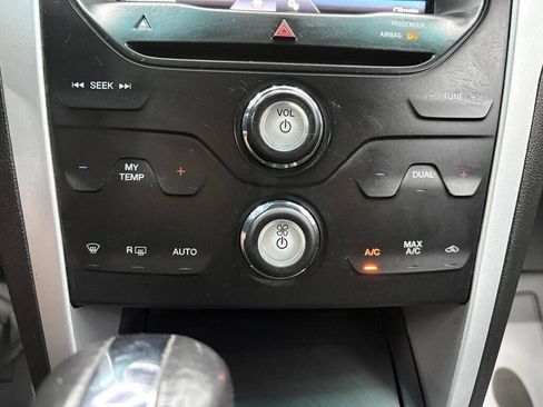Used 2015 Ford Explorer XLT w/ Equipment Group 201A AWD/4WD image 21