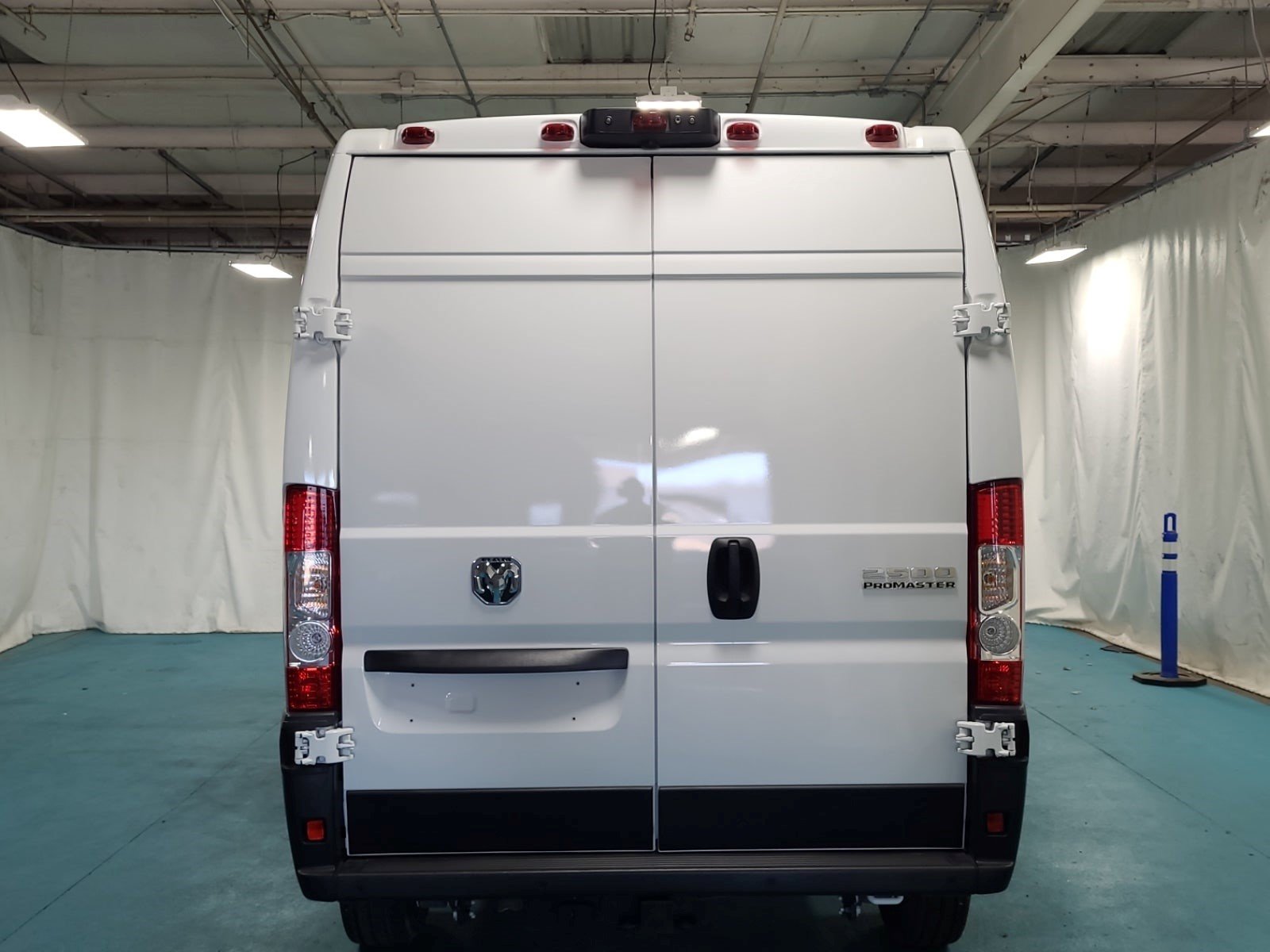 Used 2025 RAM ProMaster 2500 w/ Safety Group FWD image 5