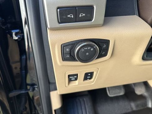 Used 2018 Ford F150 Lariat image 21