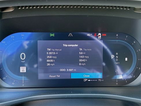 Used 2025 Volvo XC40 B5 Plus w/ Protection Package Premier image 12