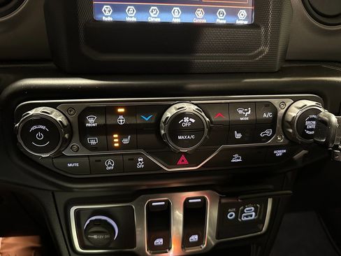 Used 2022 Jeep Wrangler Sport S image 30