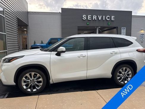 Used 2021 Toyota Highlander Limited AWD/4WD image 2