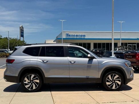 Used 2025 Volkswagen Atlas SE FWD image 4