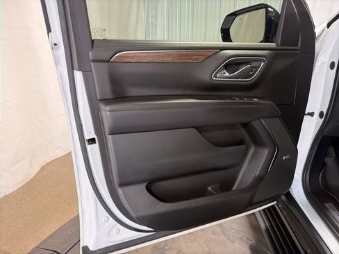 Used 2021 Chevrolet Tahoe High Country w/ Premium Package image 4