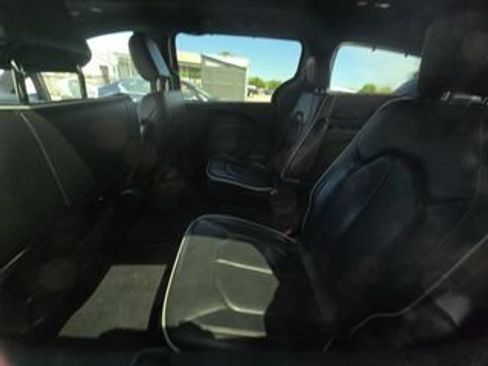 Used 2021 Chrysler Pacifica Limited w/ S Appearance Package AWD/4WD image 8