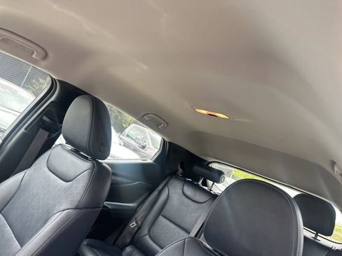 Used 2023 Chevrolet Bolt EUV LT w/ Convenience Package FWD image 11