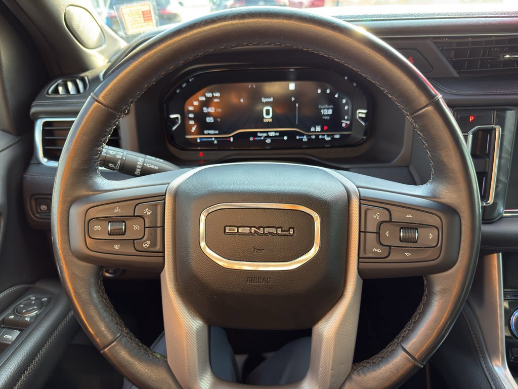 Used 2023 GMC Yukon Denali AWD/4WD image 25