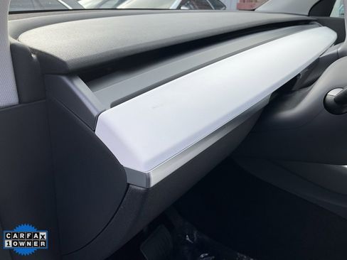 Used 2021 Tesla Model Y Long Range image 19
