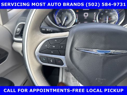 Used 2017 Chrysler Pacifica Limited image 39