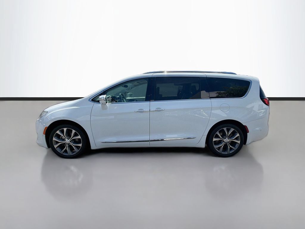 Used 2018 Chrysler Pacifica Limited w/ Tire & Wheel Group FWD image 8