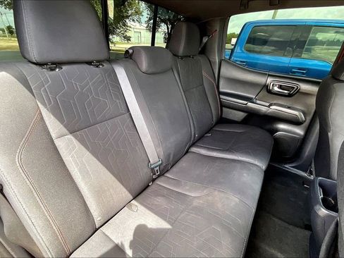 Used 2017 Toyota Tacoma TRD Off-Road w/ Tow Package (A/T) image 17