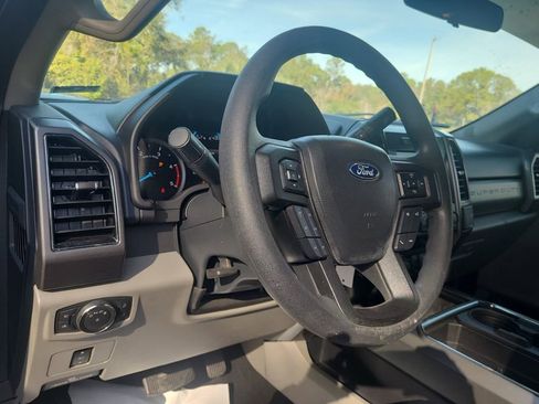 Used 2022 Ford F250 XLT w/ Black Appearance Package image 11