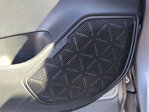 Used 2021 Toyota RAV4 XLE image 18