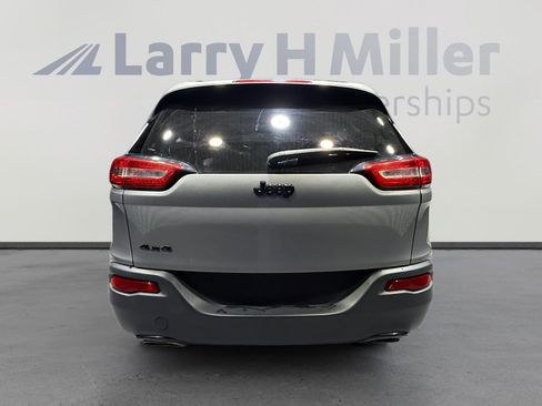 Used 2017 Jeep Cherokee Sport AWD/4WD image 4