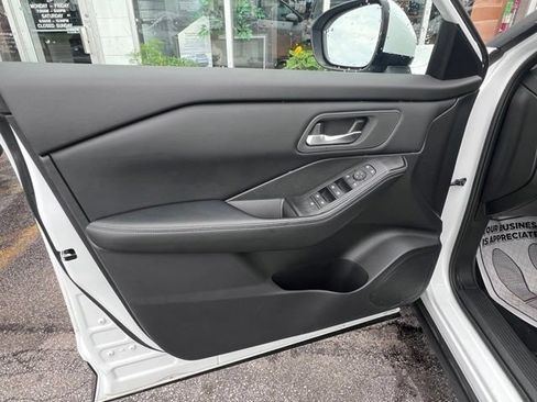 Used 2025 Nissan Rogue SV AWD/4WD image 14