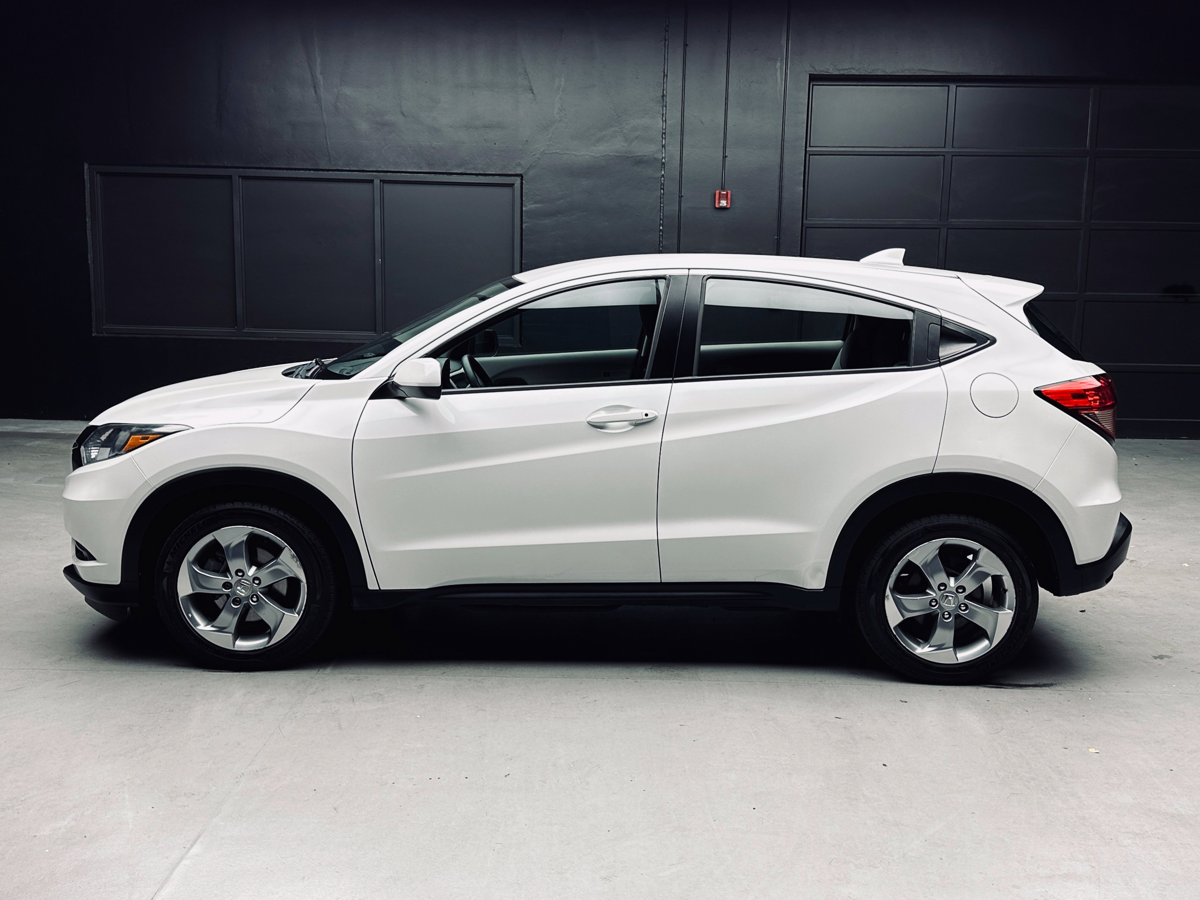 Used 2017 Honda HR-V LX image 3