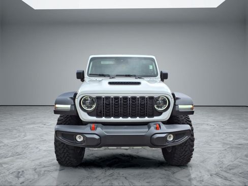 Used 2024 Jeep Gladiator Mojave w/ Convenience Group AWD/4WD image 2