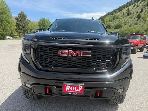 Used 2024 GMC Sierra 1500 AT4 w/ Technology Package AWD/4WD image 9