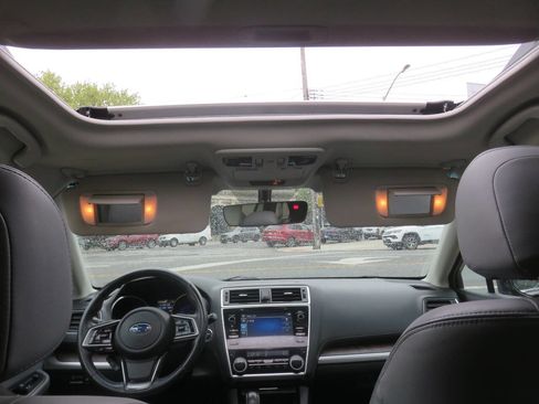 Used 2018 Subaru Outback 2.5i Limited AWD/4WD image 13