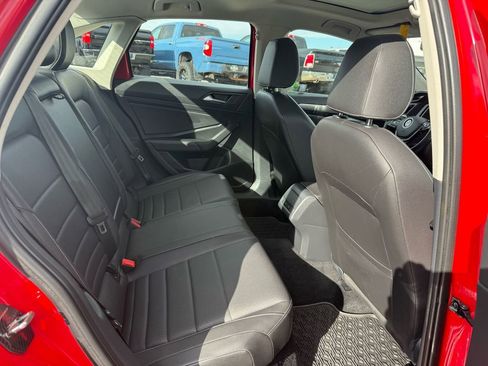 Used 2021 Volkswagen Jetta SE image 34
