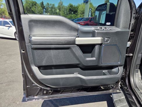 Used 2019 Ford F150 Lariat w/ Equipment Group 502A Luxury AWD/4WD image 12