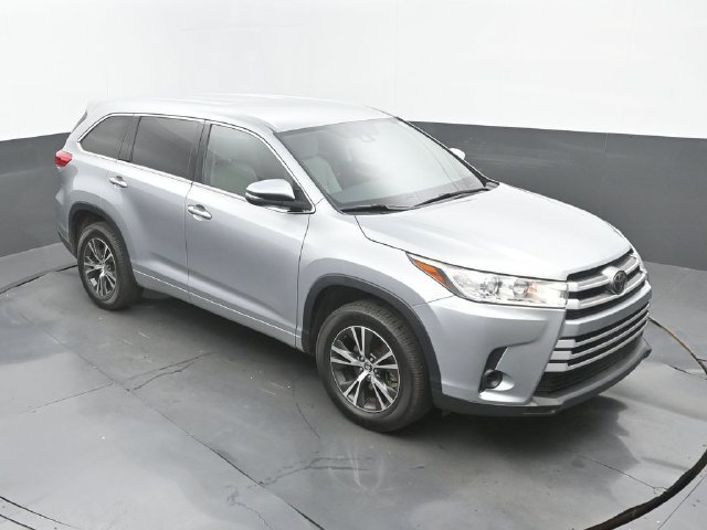 Used 2017 Toyota Highlander LE FWD image 13