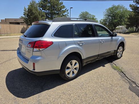 Used 2012 Subaru Outback 3.6R Limited w/ Moonroof Pkg AWD/4WD image 7